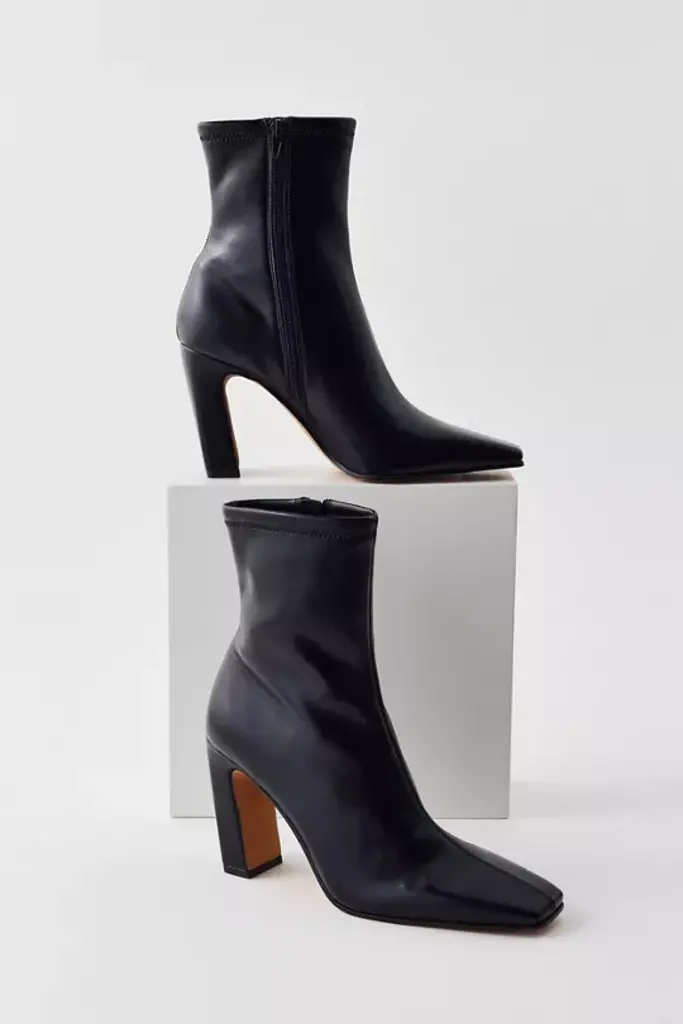 Steve Madden Vinka Bootie