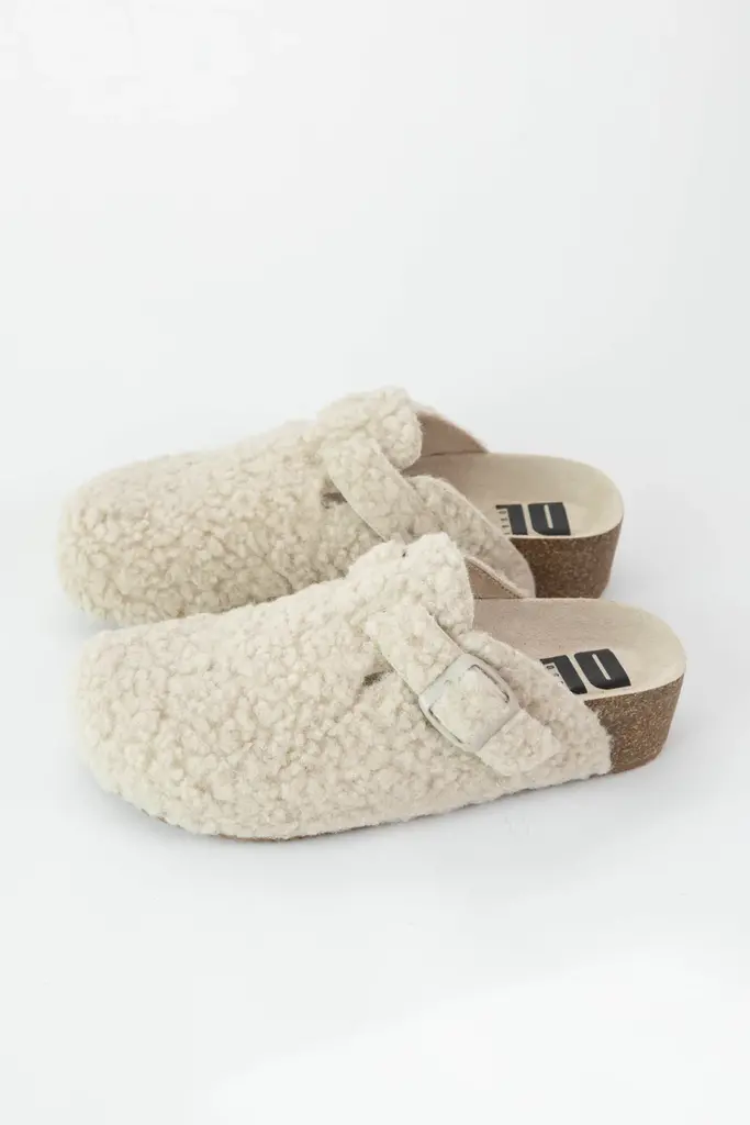 Chinese Laundry Magnolias Shearling Clog