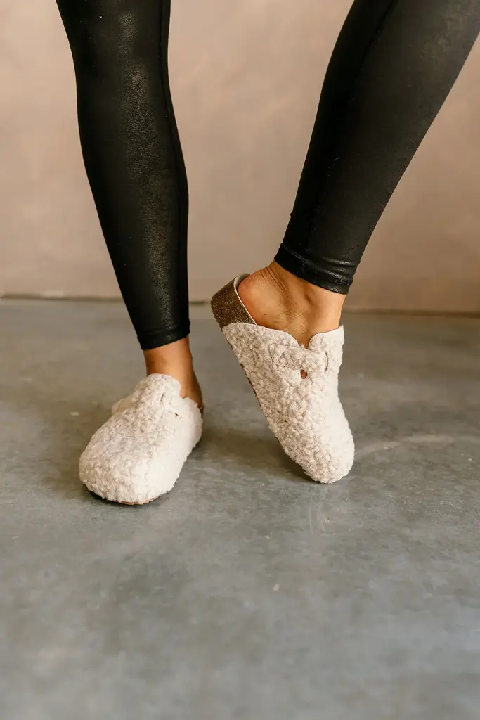 Chinese Laundry Magnolias Shearling Clog