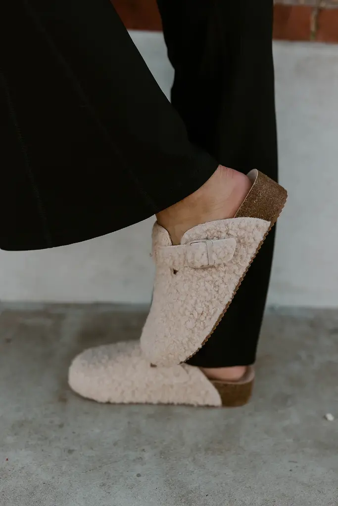 Chinese Laundry Magnolias Shearling Clog