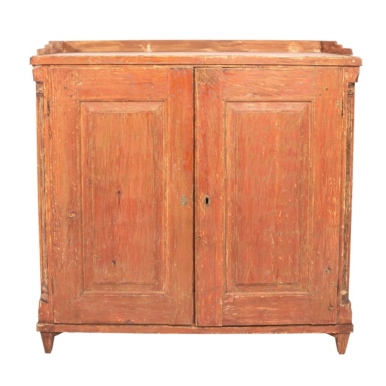 Red painted Gustavian buffet with pilasters. Likely first paint. 1810