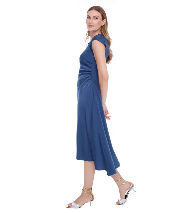 Tyler Madison roxy robe asymétrique en satin solide 249001 MIDNIGHT