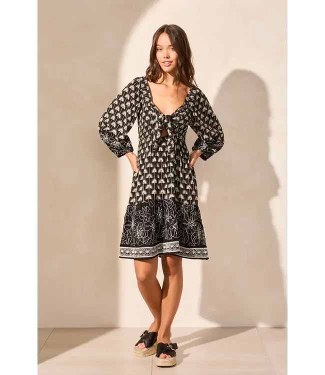 Tribal ROBE À ENCOLURE CARRÉE BRODÉE