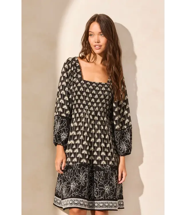 Tribal ROBE À ENCOLURE CARRÉE BRODÉE