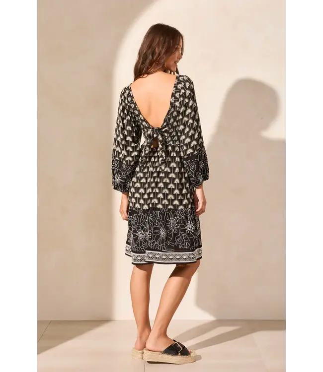 Tribal ROBE À ENCOLURE CARRÉE BRODÉE