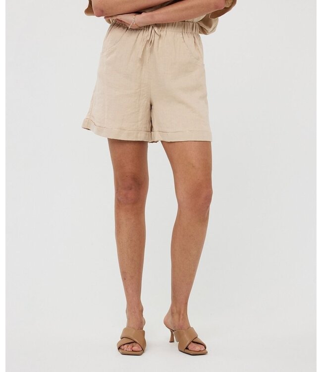 Esqualo SHORT EN LIN Short 100 % lin avec taille élastique et cordon de serrage. Confortable et facile à assortir avec vos blouses préférées.