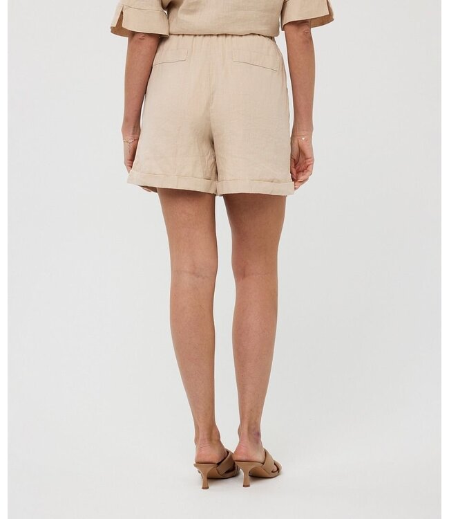 Esqualo SHORT EN LIN Short 100 % lin avec taille élastique et cordon de serrage. Confortable et facile à assortir avec vos blouses préférées.