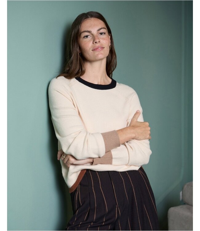 SURKANA Pull en maille avec détails contrastés Écru 565LIKO231 02 ECRU