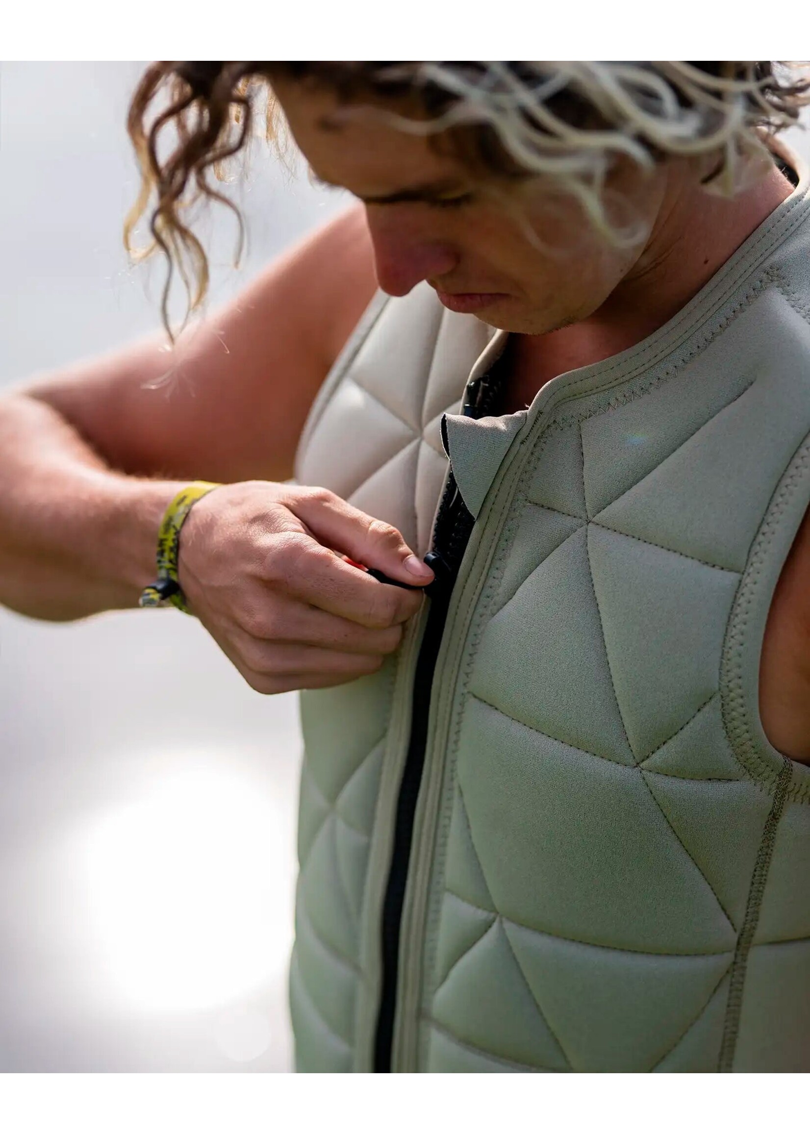 LOVE NOR MONEY VEST SM26