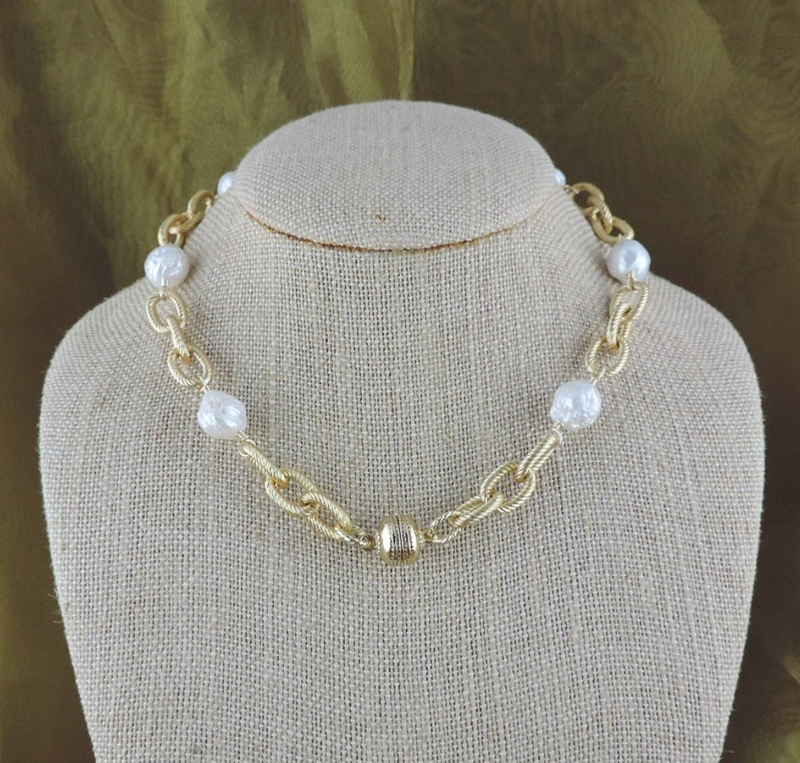 16" Gold Link and Baroque Pearl Necklace with Clasp M & F