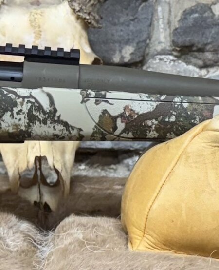 *USED* Weatherby, Vanguard First Lite, 243,  24" MB, 5+1, Specter Camo, Leupold scope