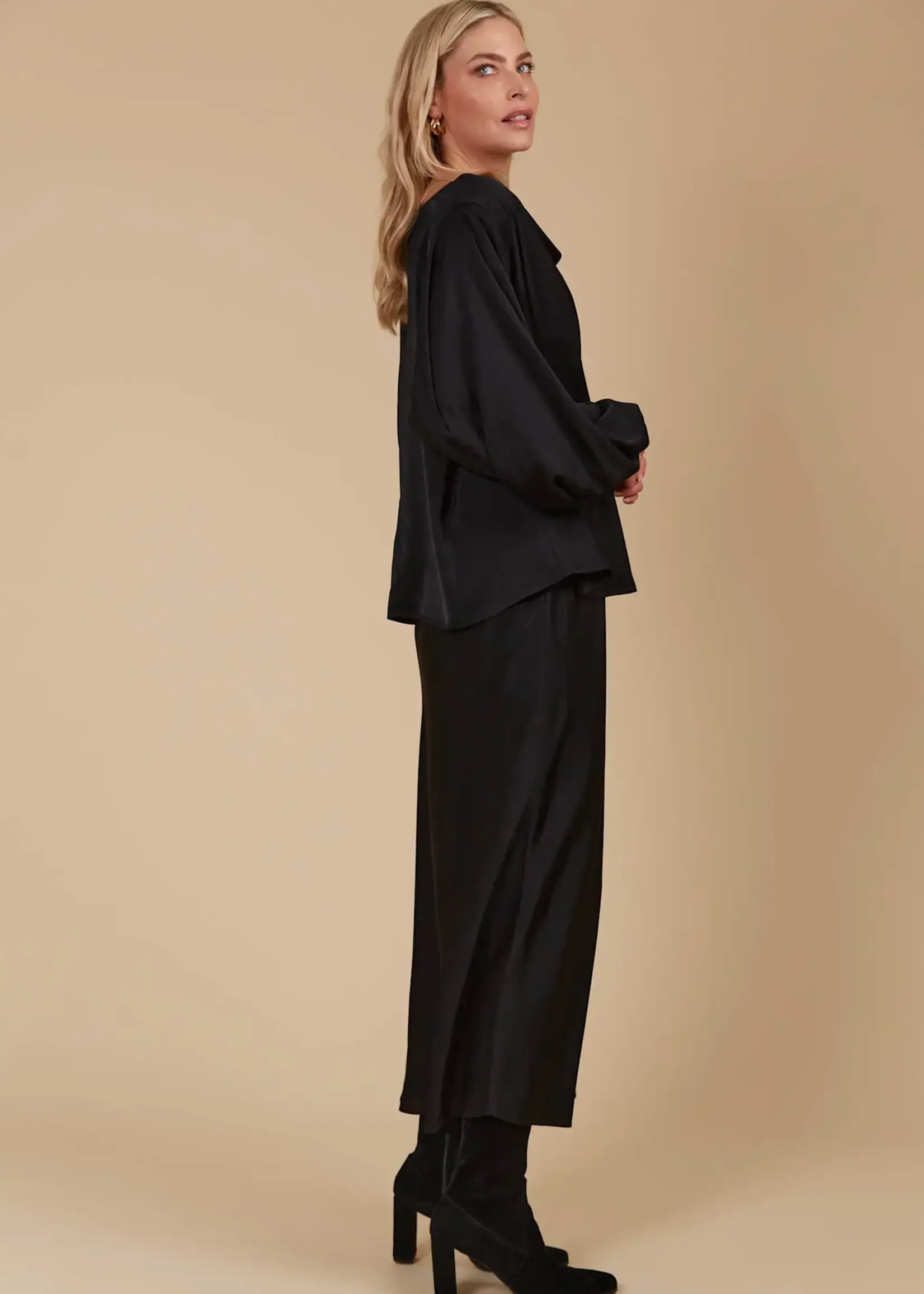 Isle of Mine Maia Cowl Top - Onyx