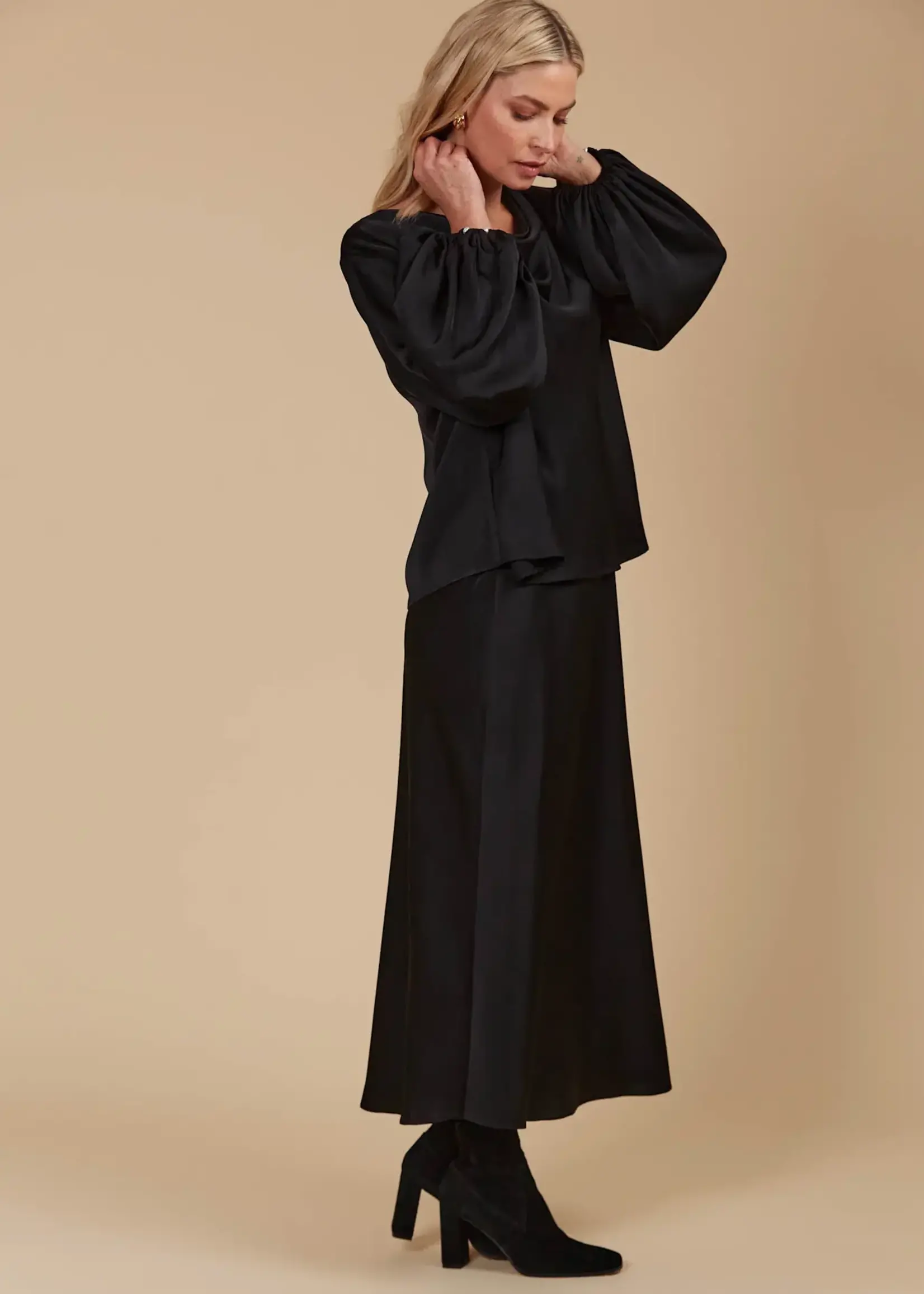 Isle of Mine Maia Cowl Top - Onyx