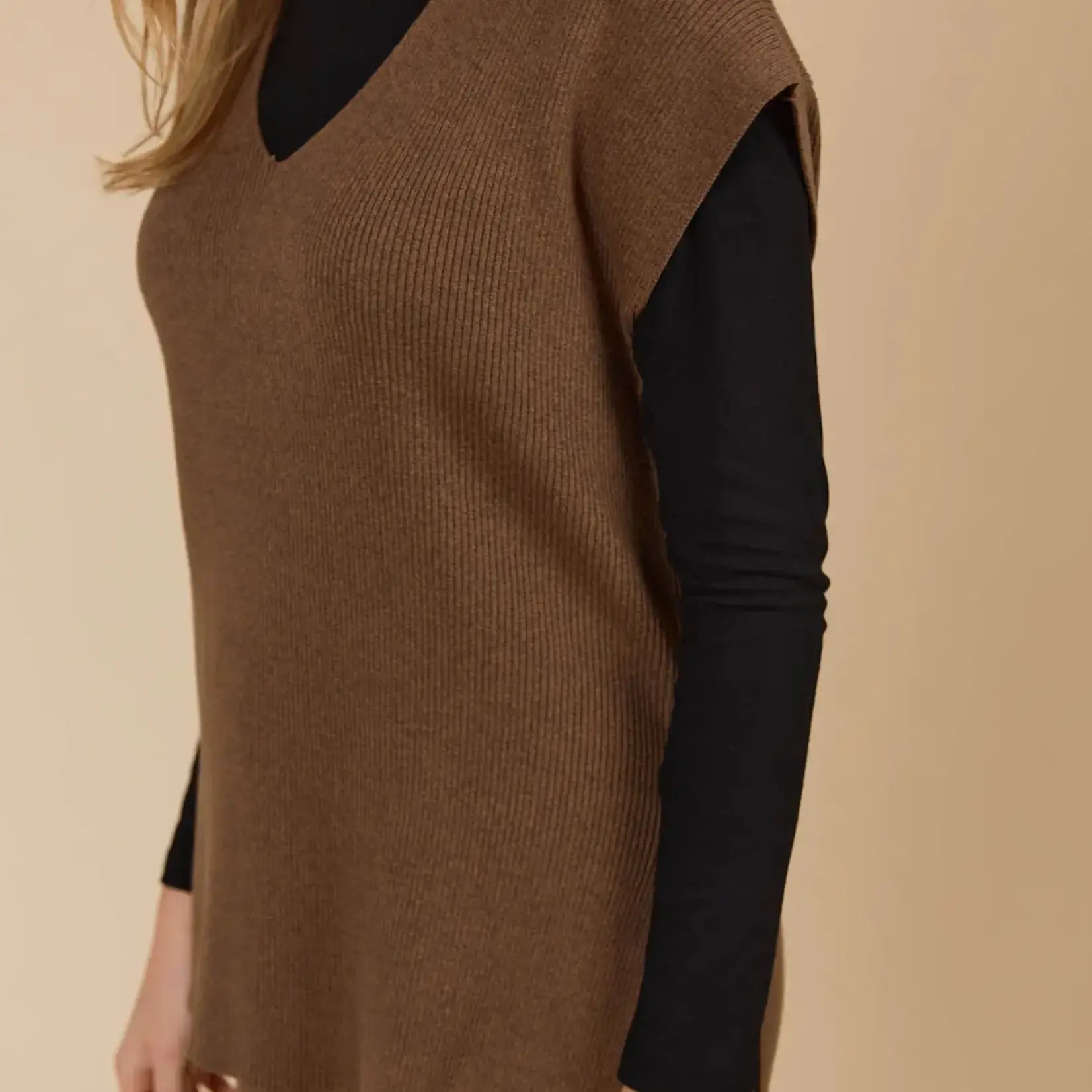 Isle of Mine Tala Knit Vest - Toffee