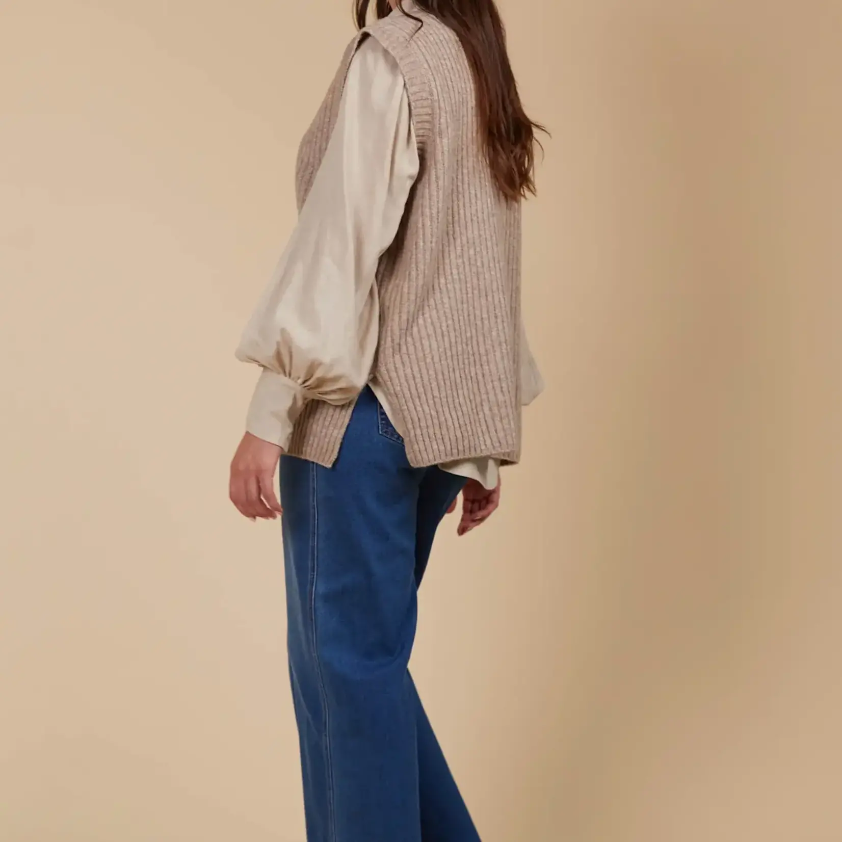 Isle of Mine Miru Knit Vest - Taupe