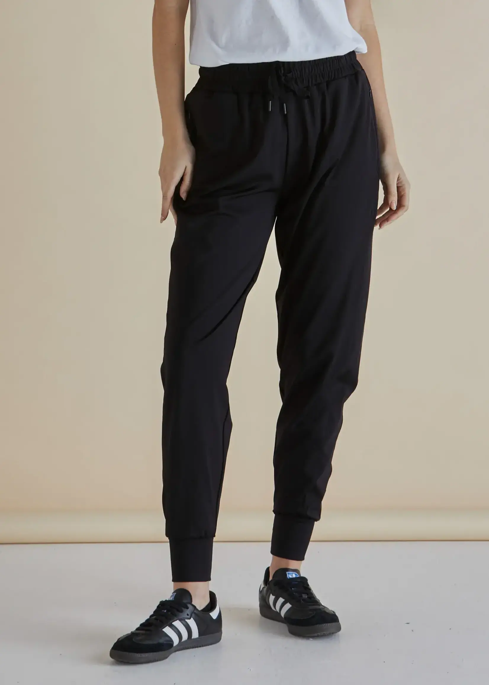 Betty Basic Cara Travel Jogger