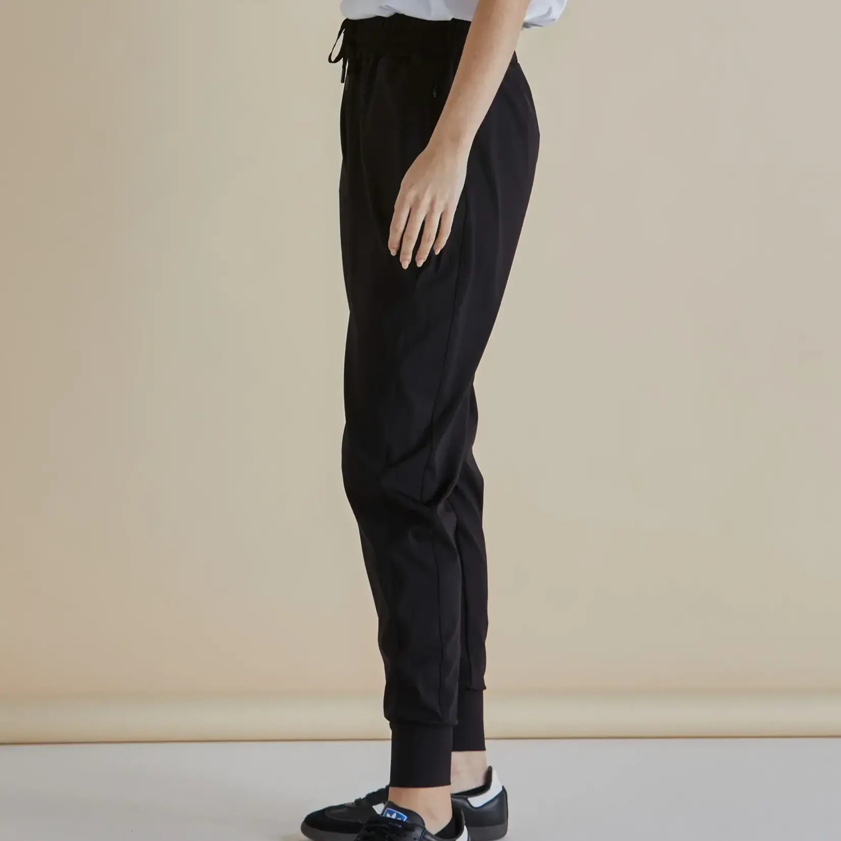 Betty Basic Cara Travel Jogger