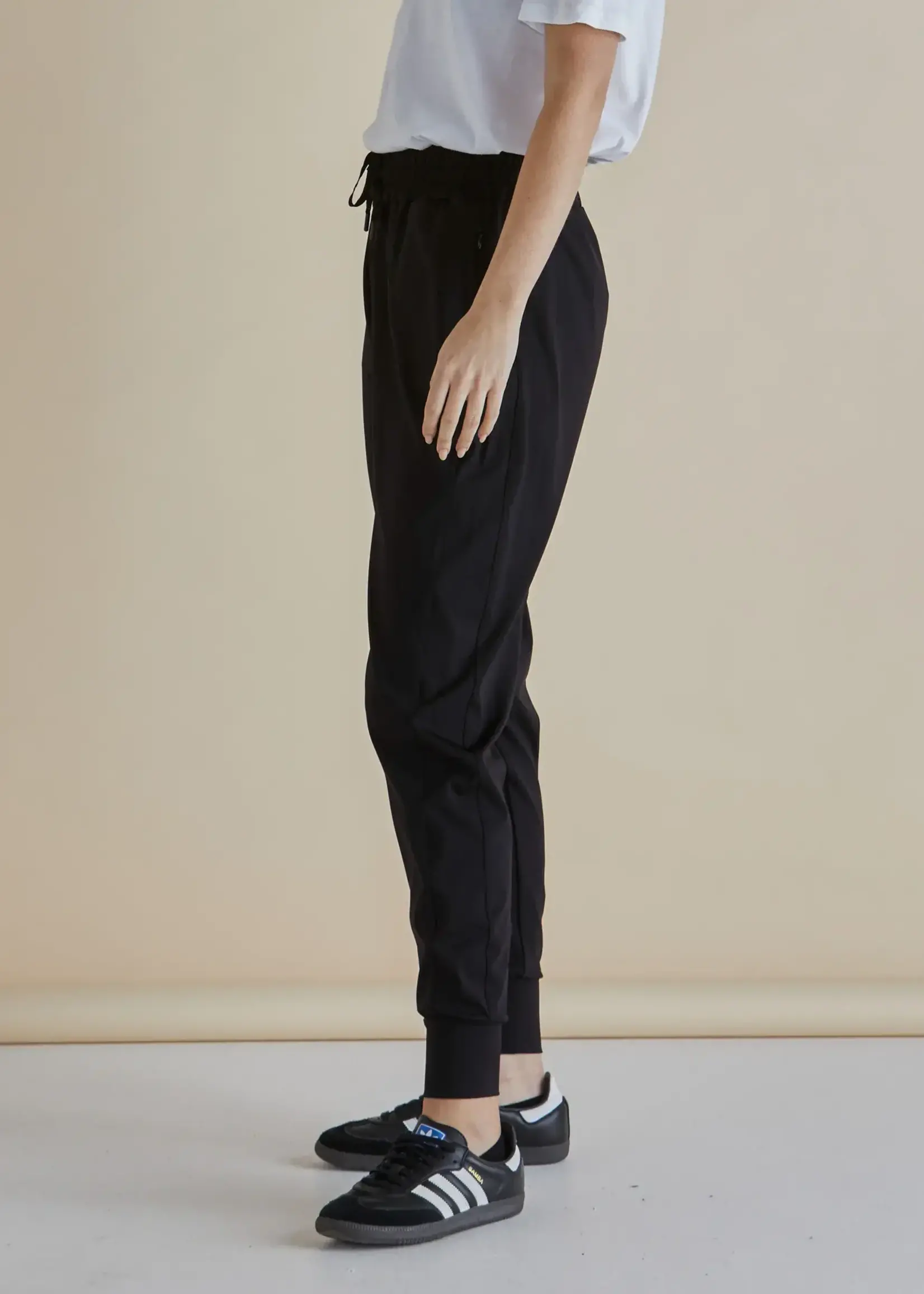 Betty Basic Cara Travel Jogger