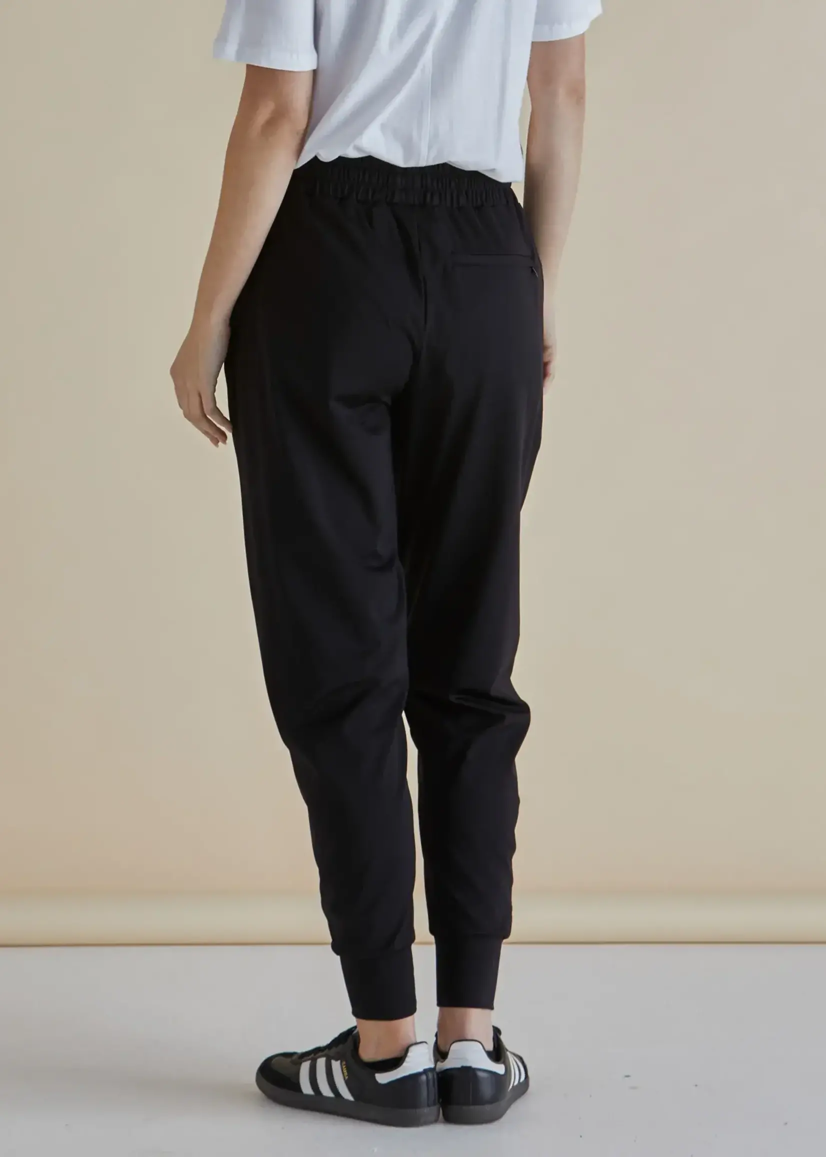 Betty Basic Cara Travel Jogger