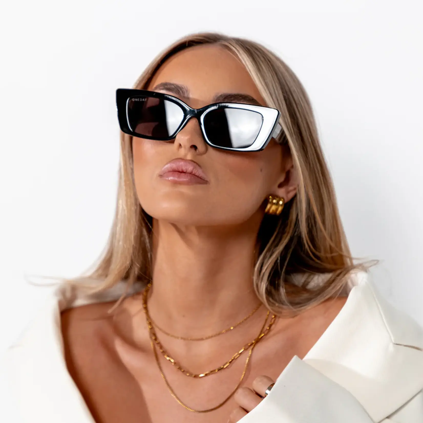 One Day Juniper Sunglasses - Black Smoke