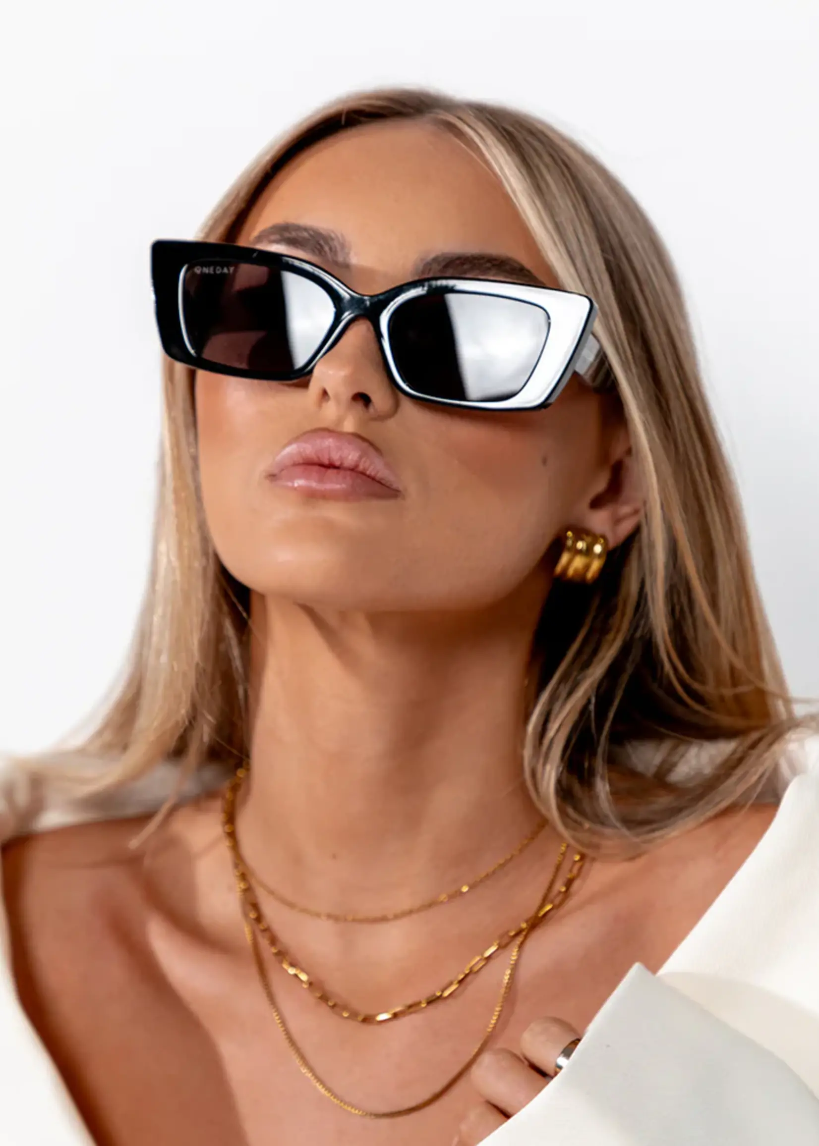 One Day Juniper Sunglasses - Black Smoke