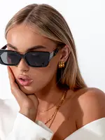 One Day Juniper Sunglasses - Black Smoke