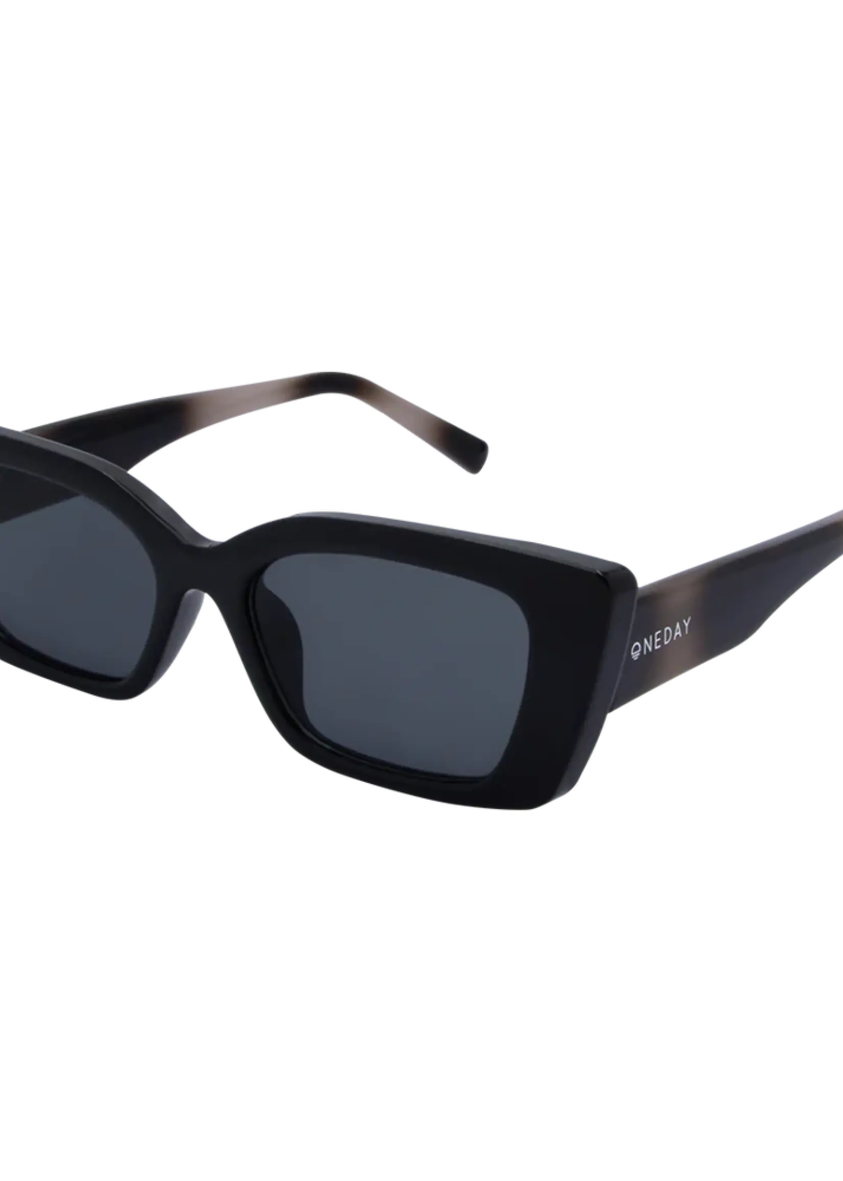 One Day Juniper Sunglasses - Black Smoke