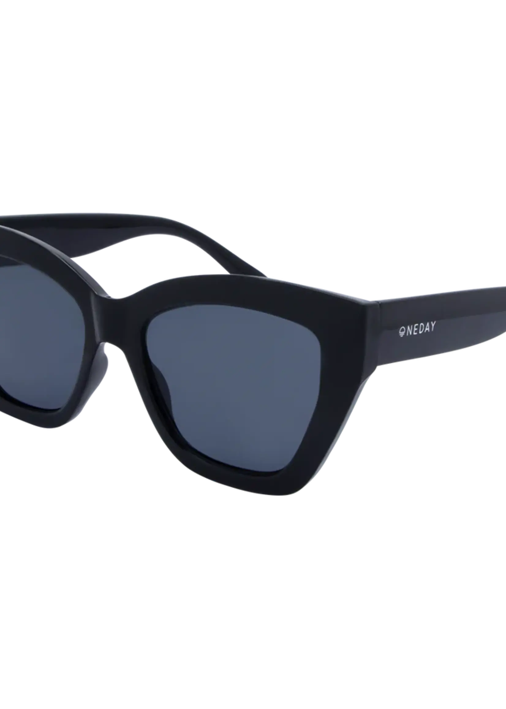 One Day Winona Sunglasses - Black Smoke