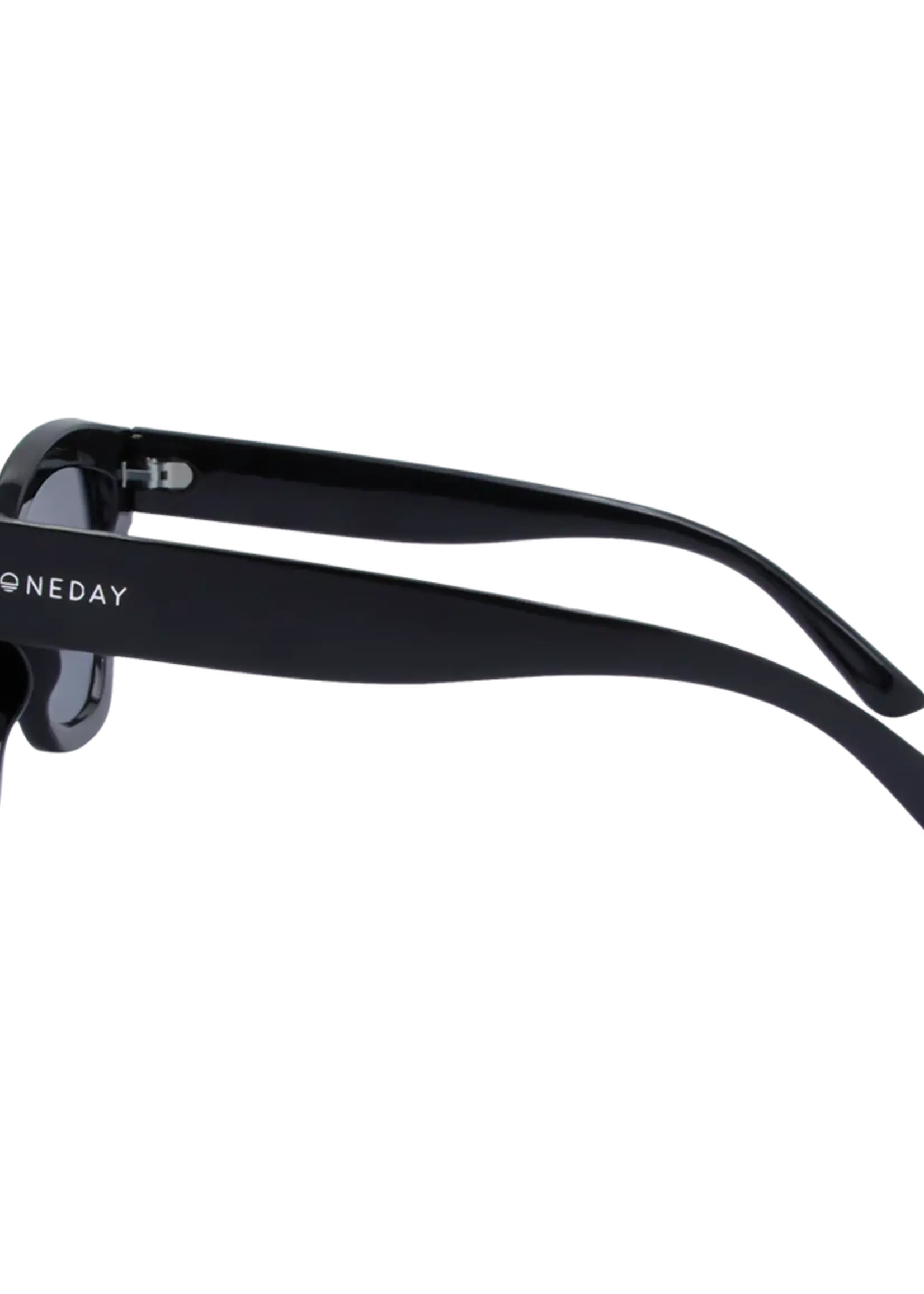 One Day Winona Sunglasses - Black Smoke