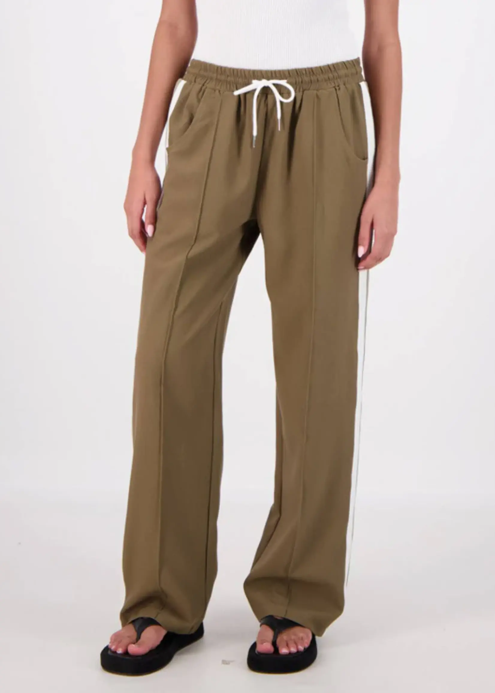 Jasmine Alexa Cassis Trouser