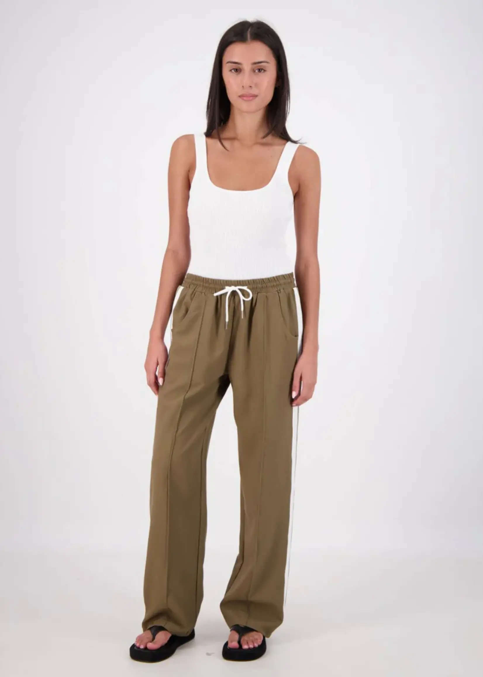 Jasmine Alexa Cassis Trouser