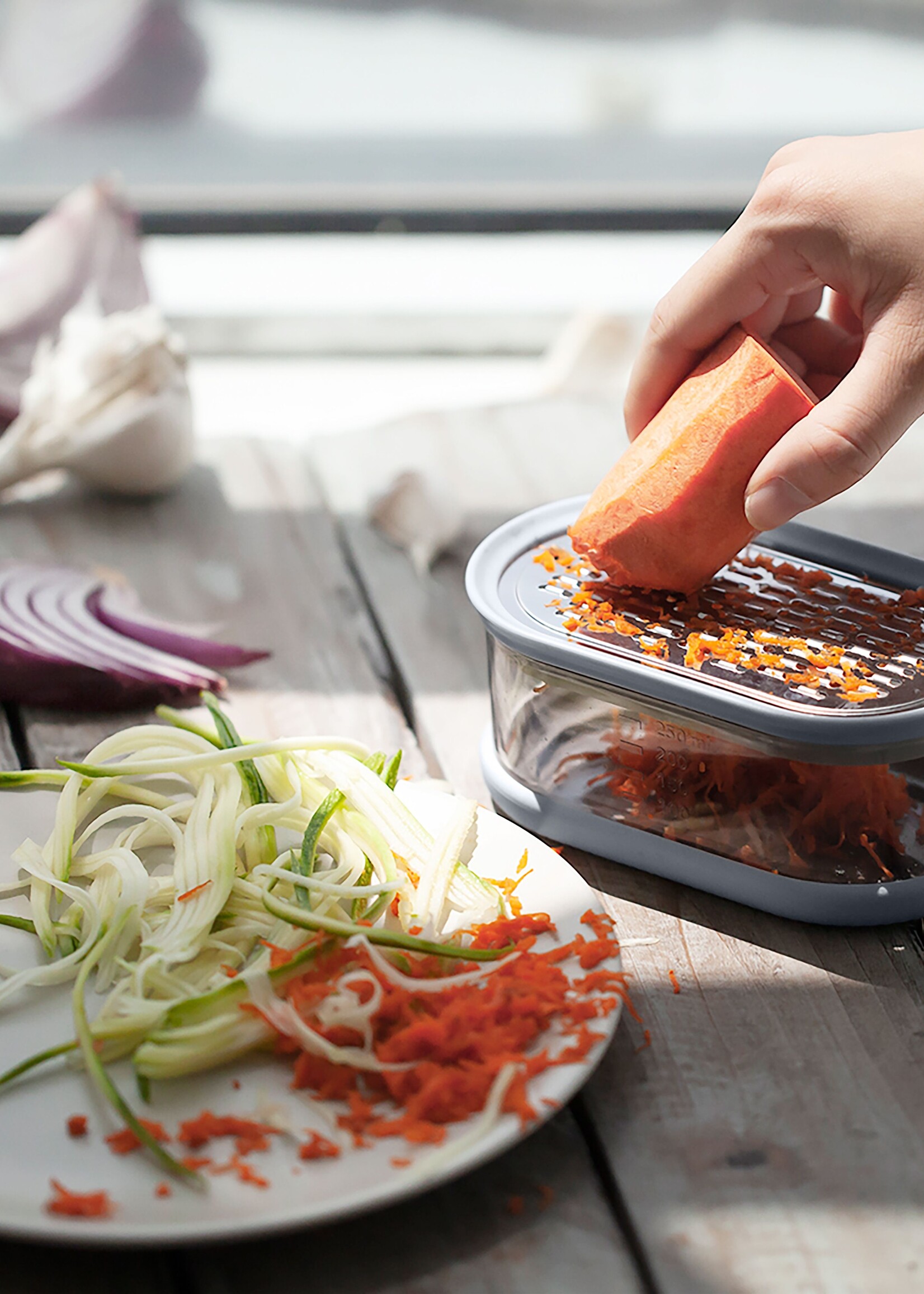 Fine Grater with Storage