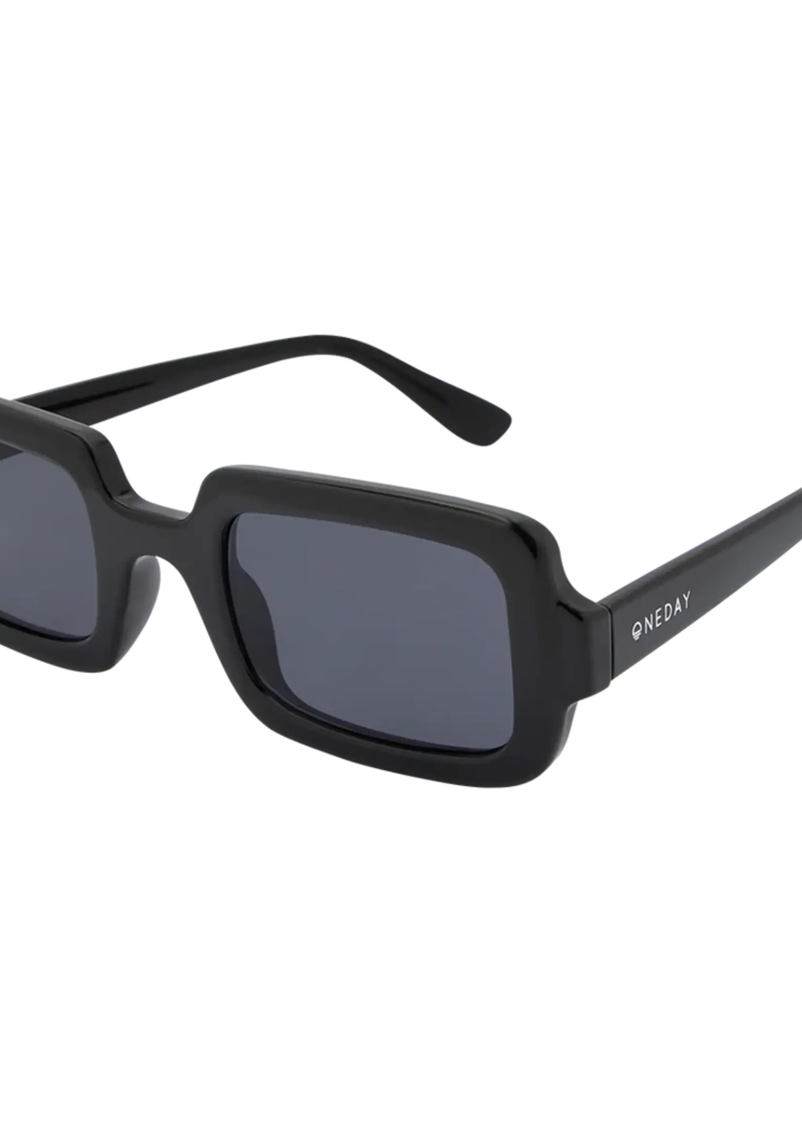 One Day Gigi Sunglasses - Black Smoke
