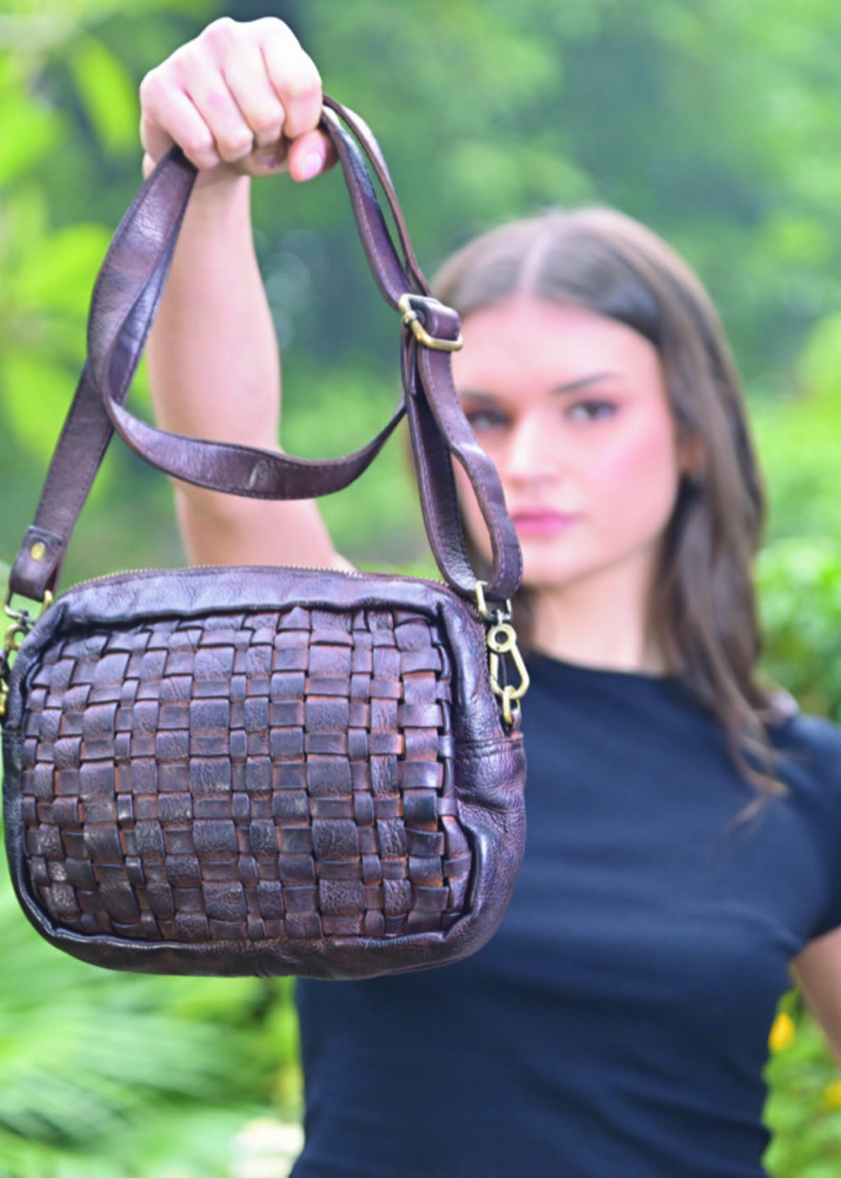 The Design Edge Brown Woven Washed Leather Cross Shoulder Bag (W04)