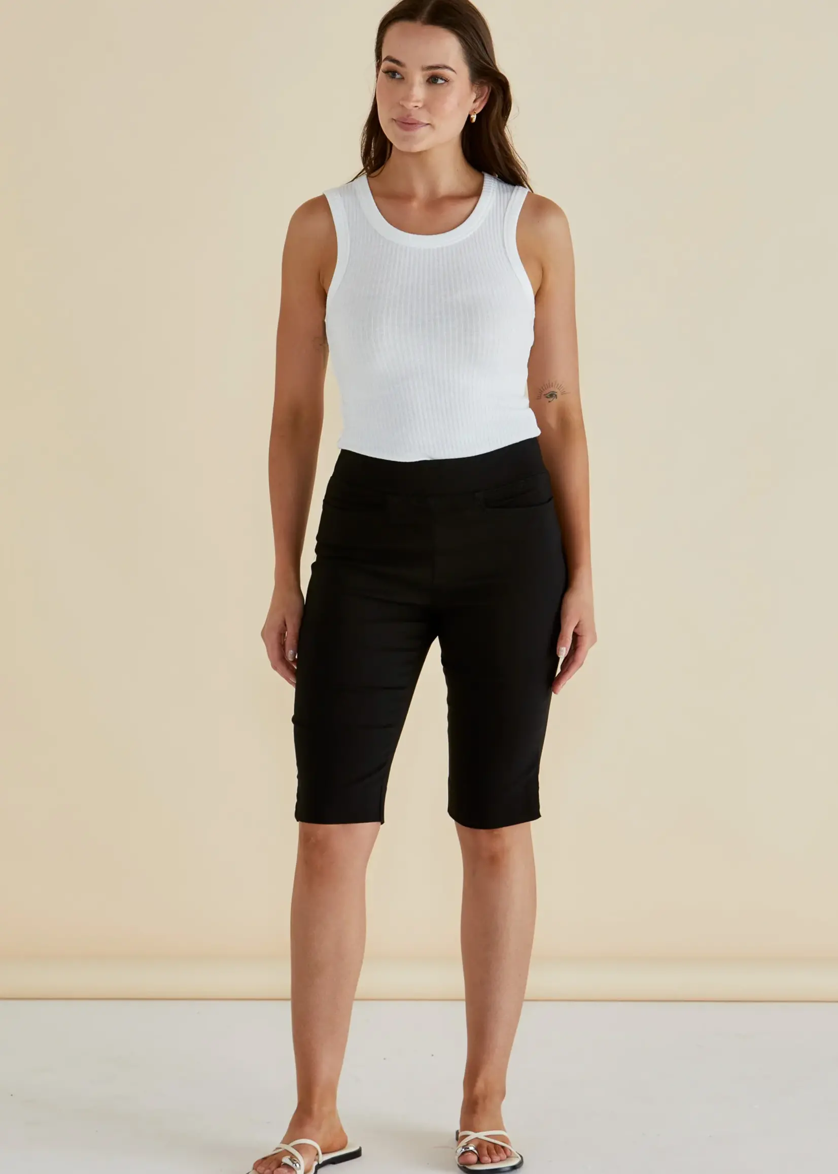 Betty Basic Bermuda Bengaline Short - Black