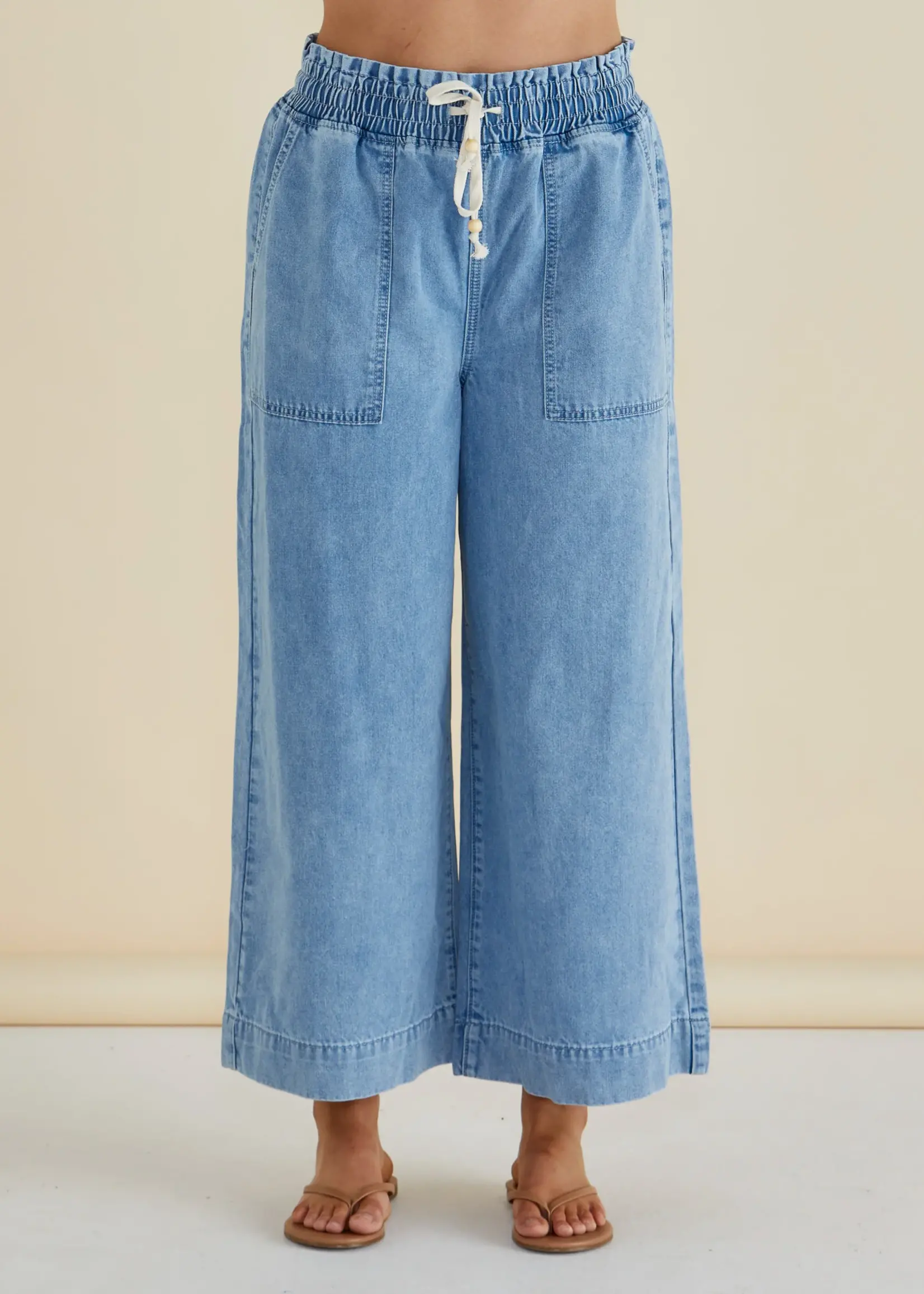 Betty Basic Saffra Relax Leg Jean - Medium Wash