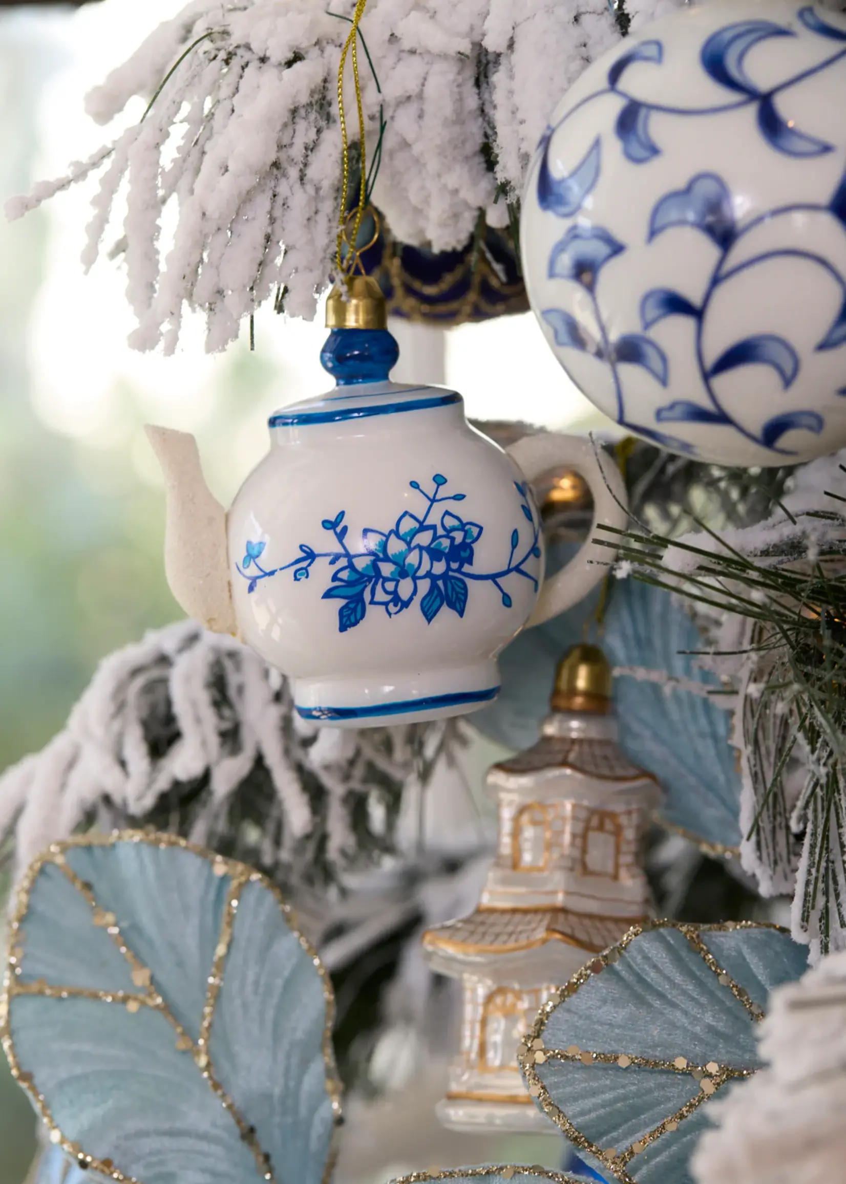 Holly and Ivy Blue And White Teapot Hanging