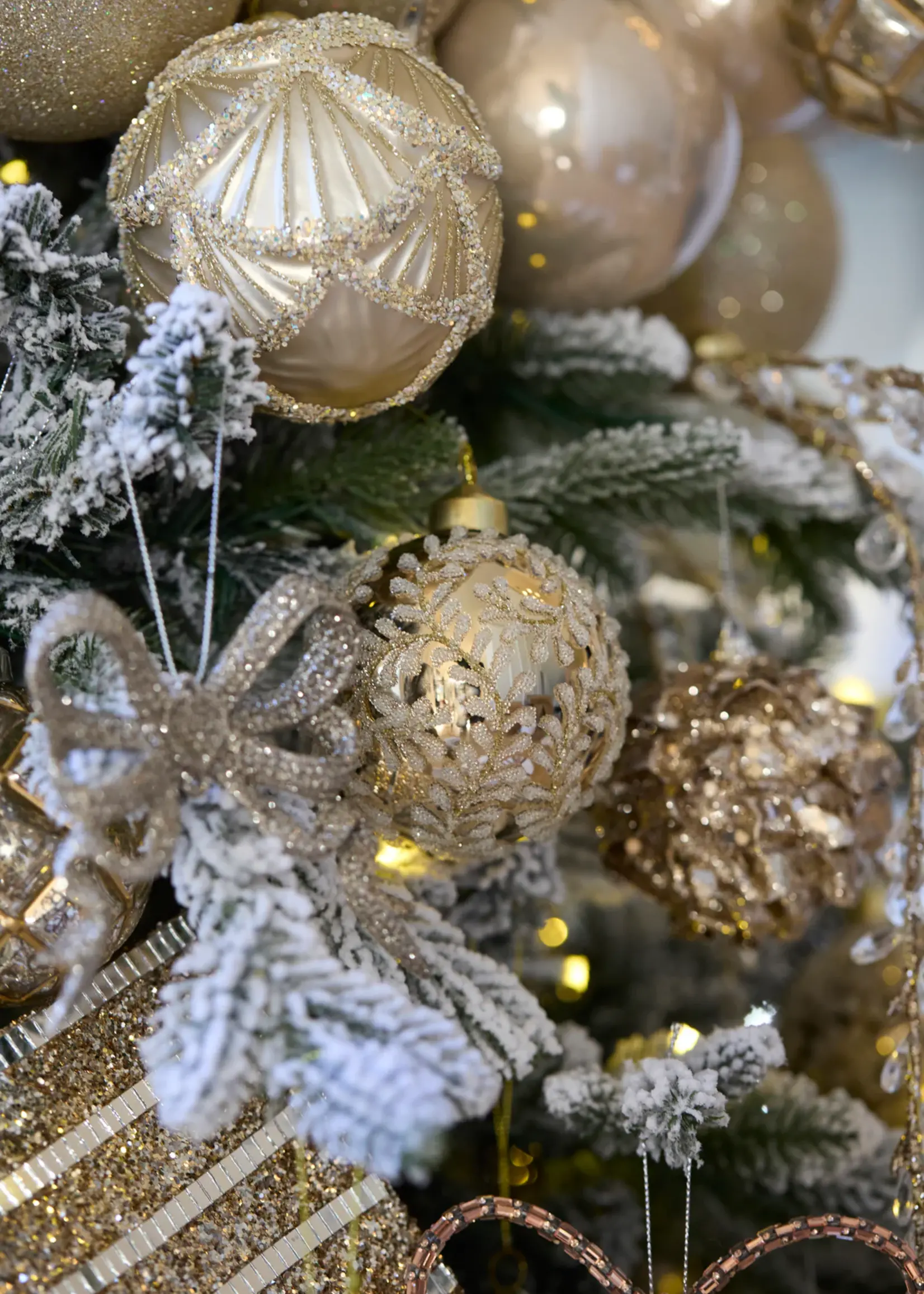 Holly and Ivy Matte Scale Cream Bauble