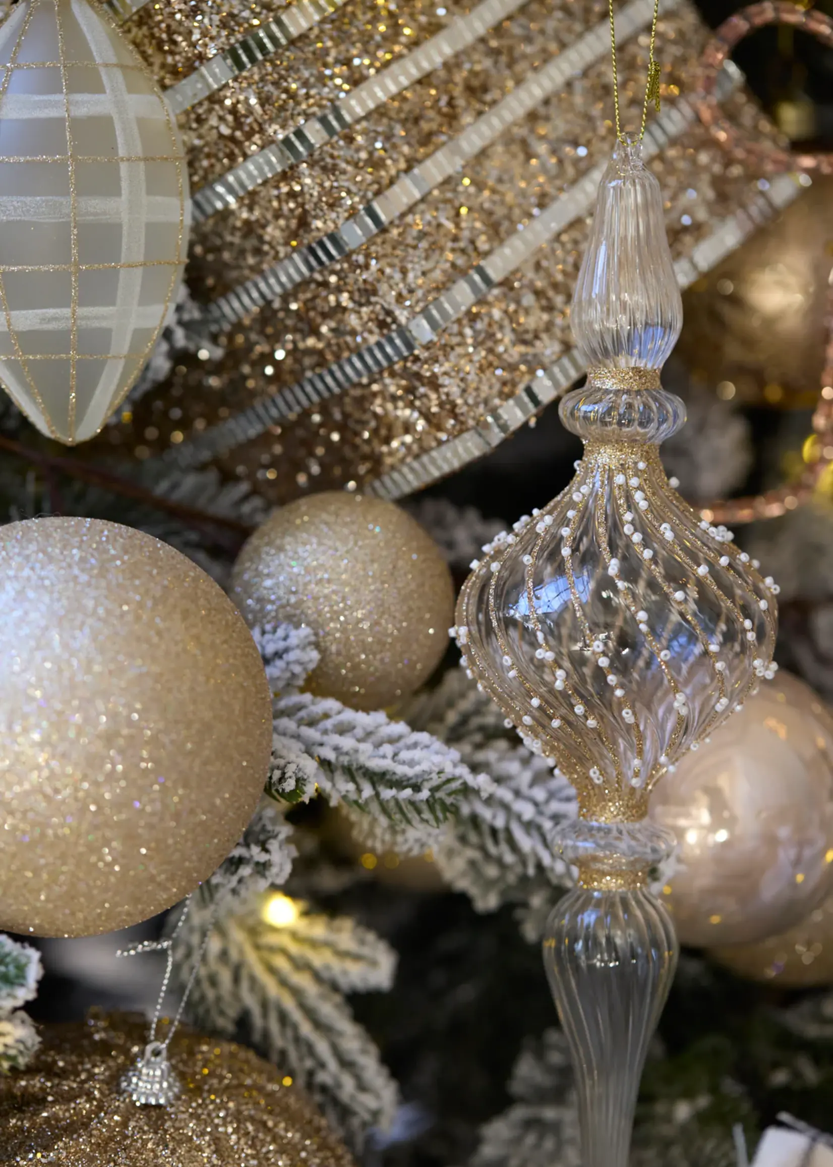 Holly and Ivy Clear Glitter Swirl Finial