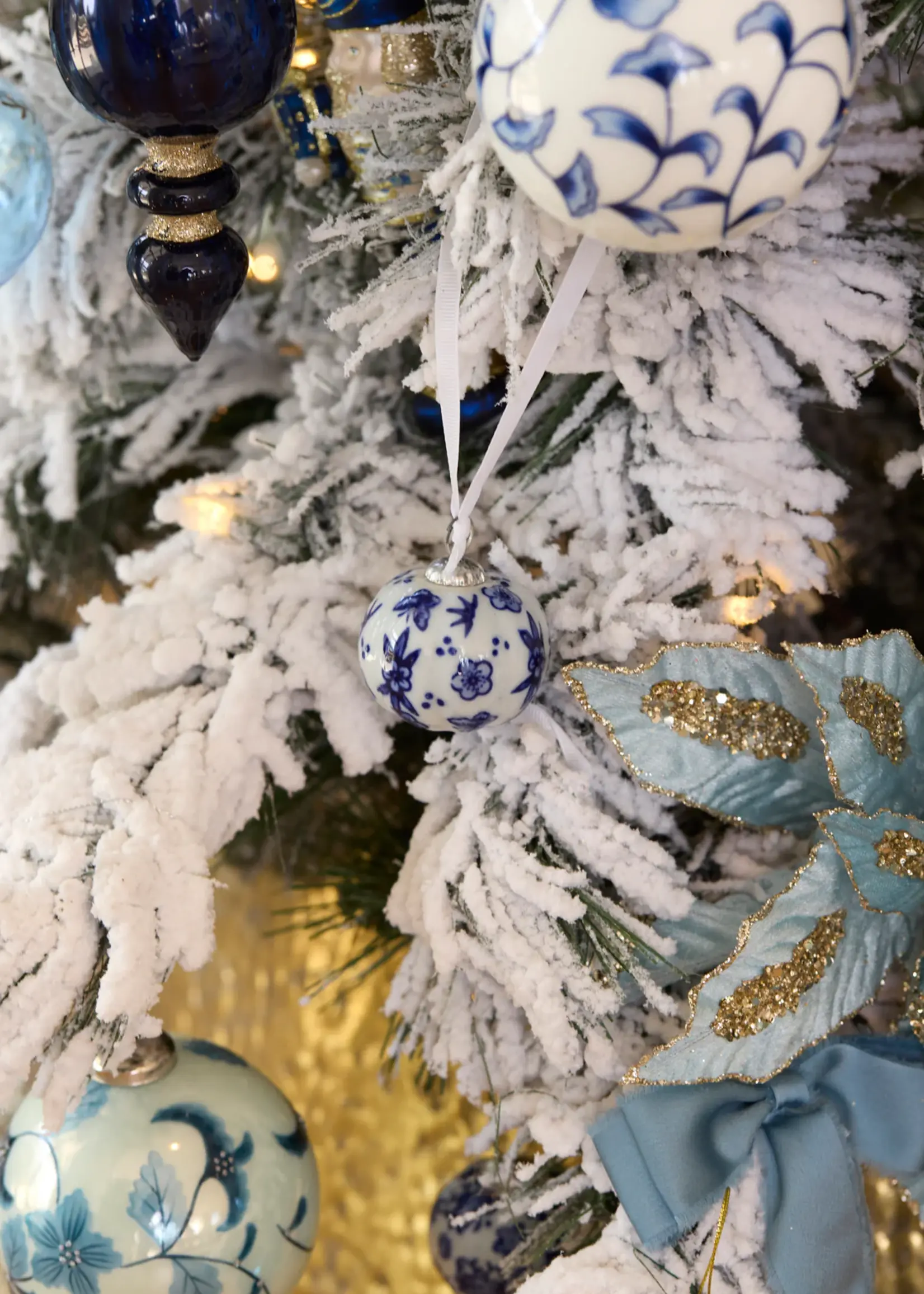 Holly and Ivy Chinoiserie Baubles Hanging