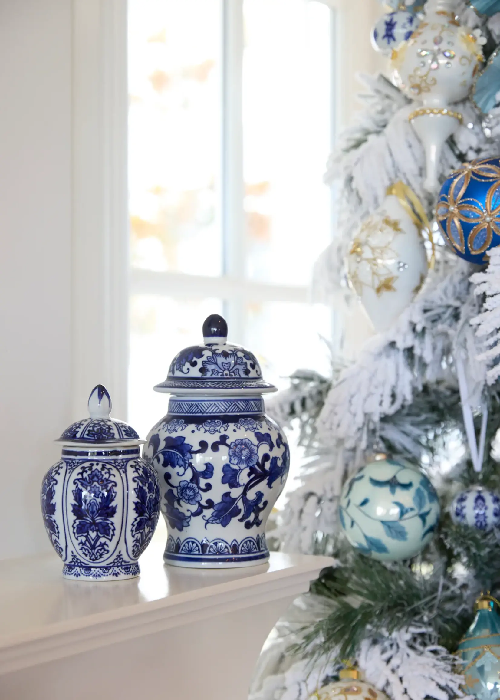 Holly and Ivy 21.6 Cm Floral Chinoiserie Jar