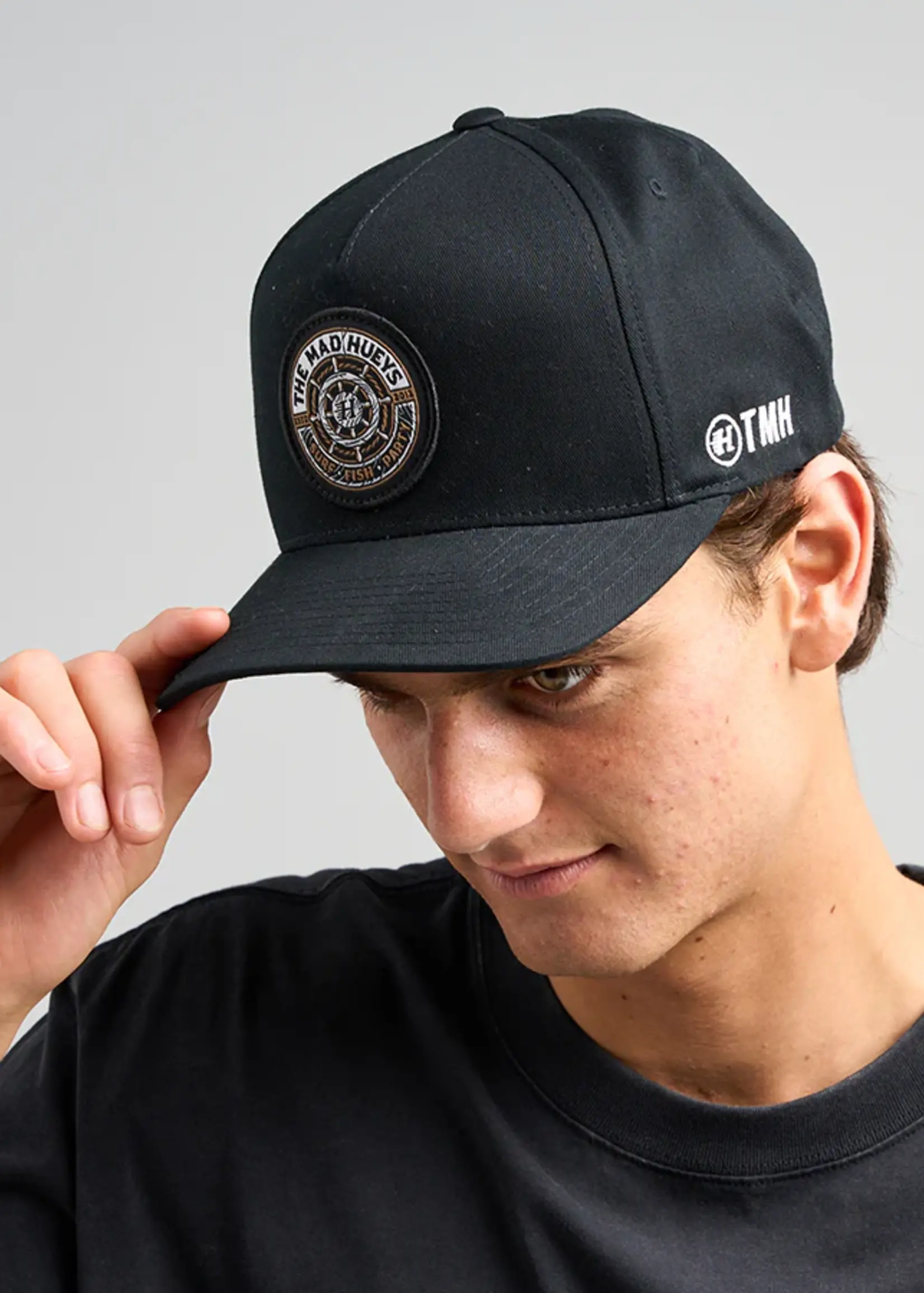 Mad Hueys Ship Wheel Beers Twill Snapback