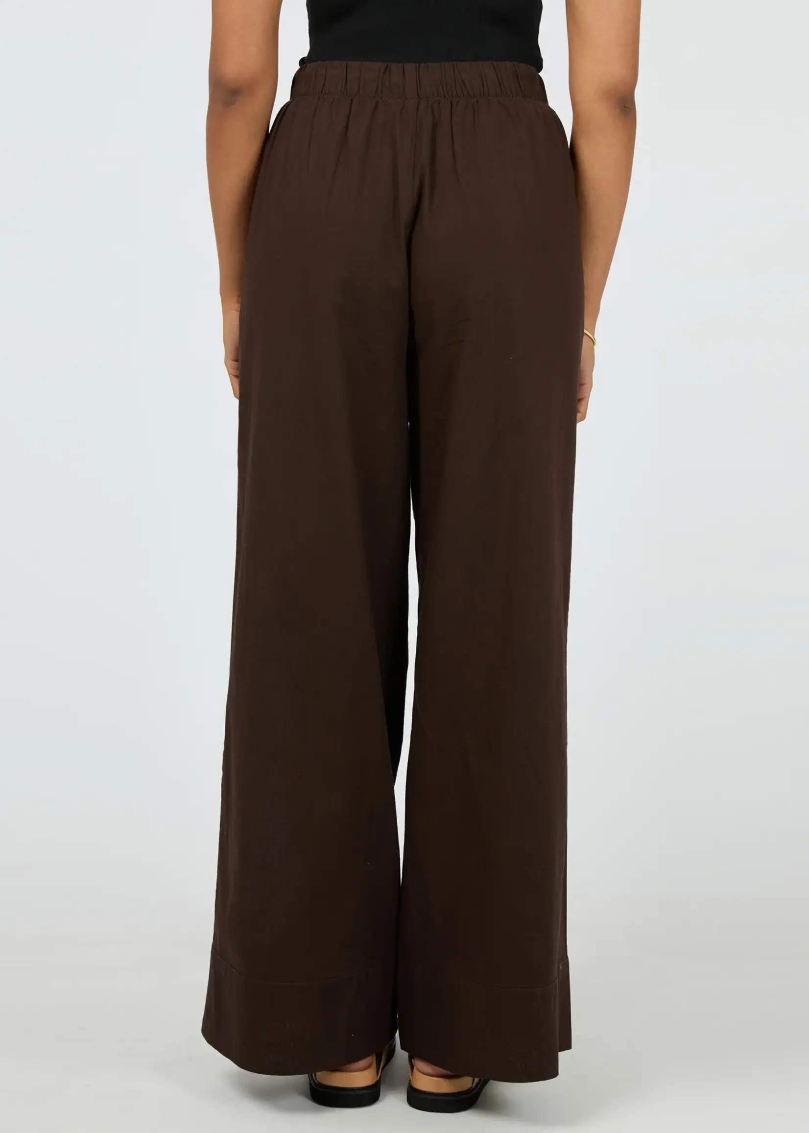 Essential Pant - Brown