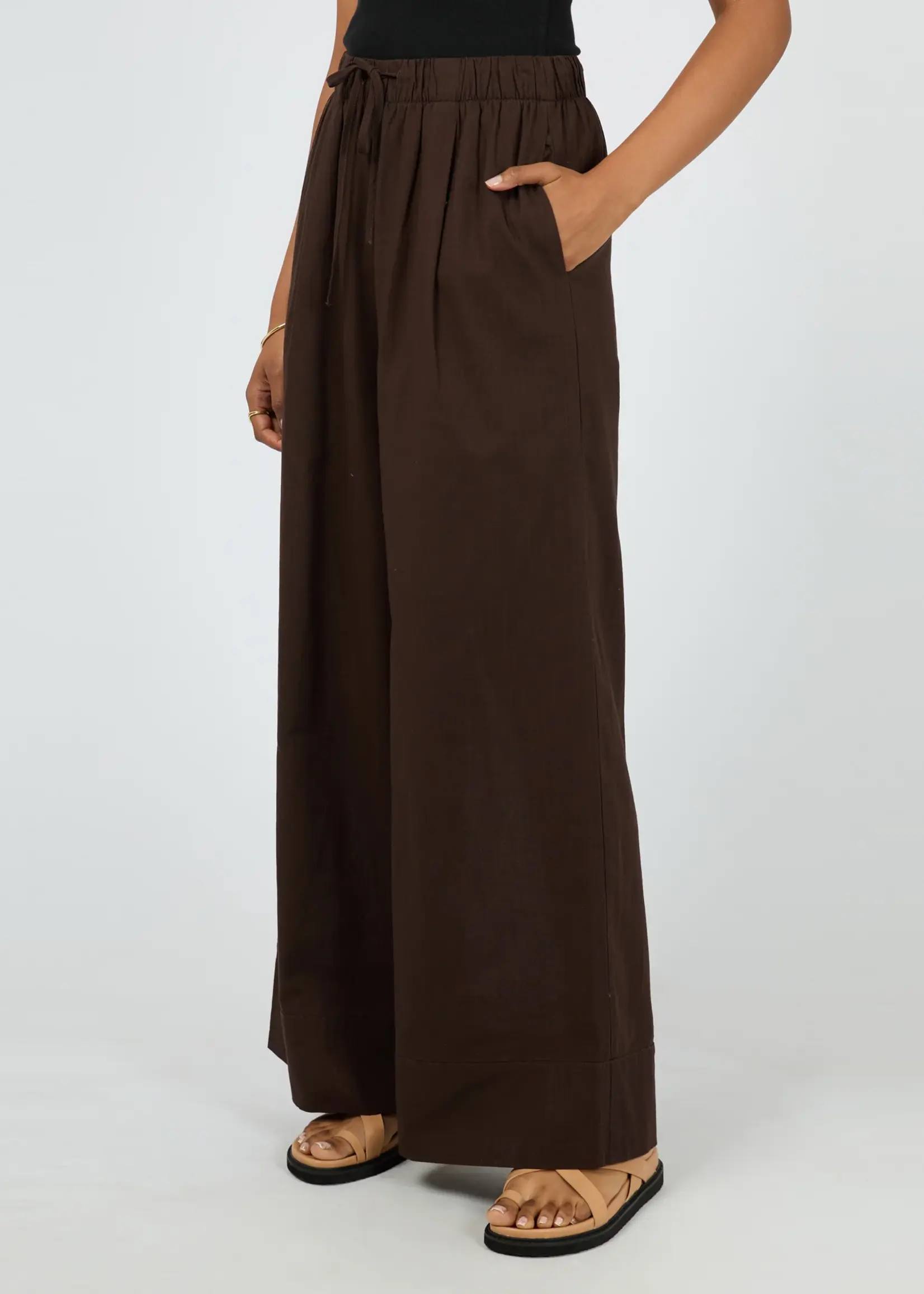 Essential Pant - Brown