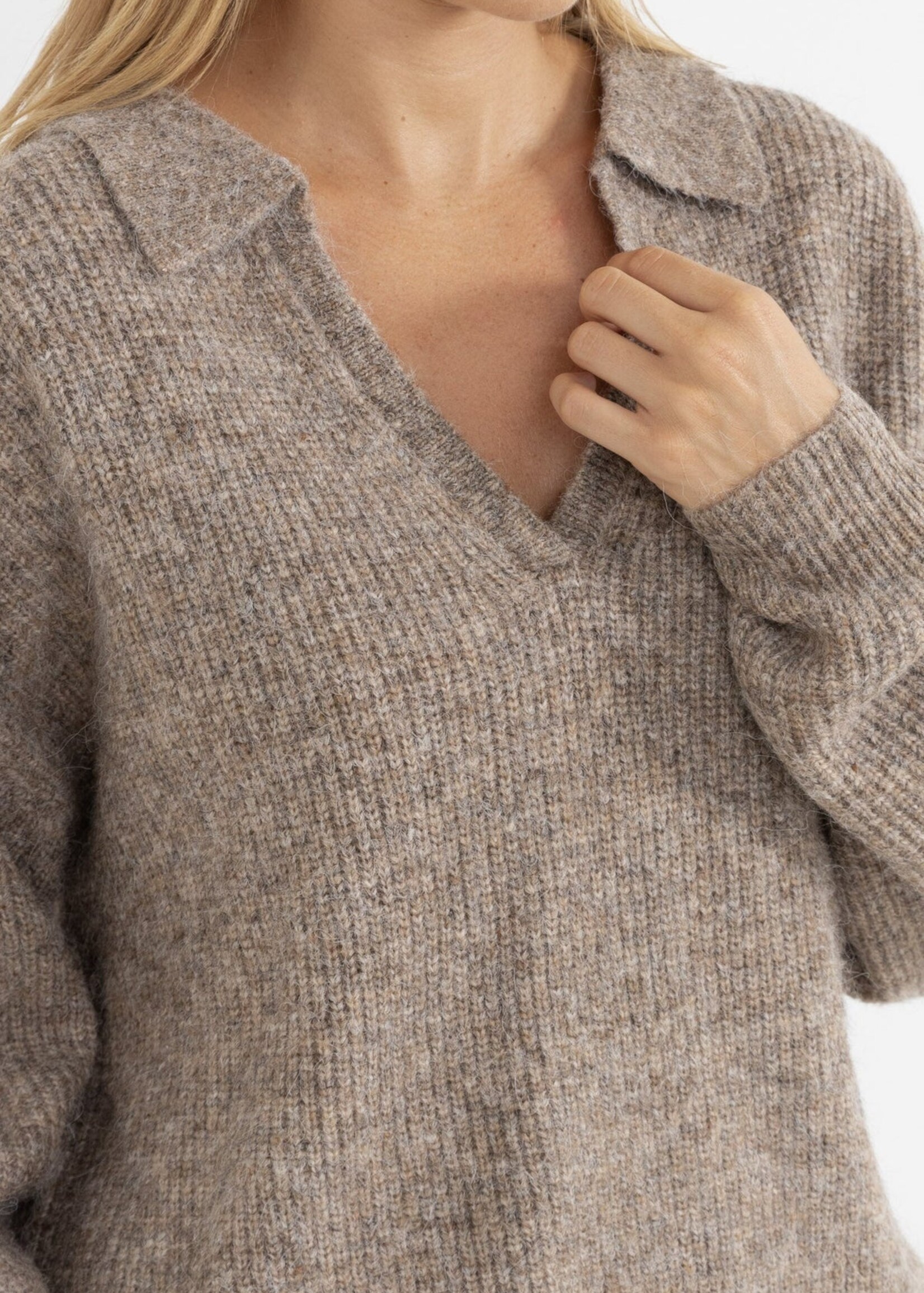 Rhythm Quinn V- Neck Collared Jumper - Oatmeal