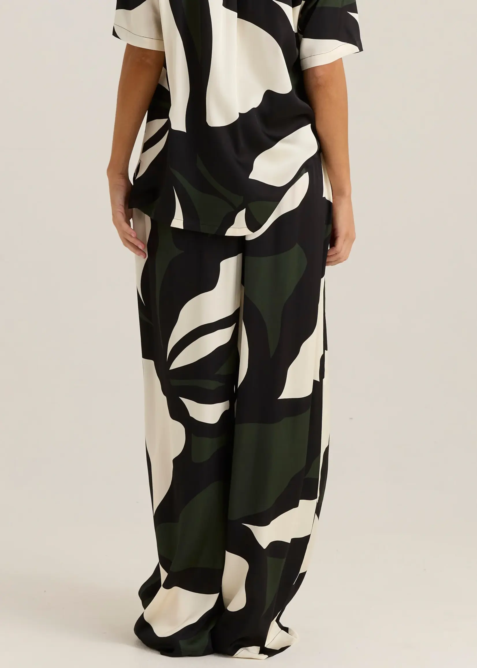 Sass Tarni Satin Pant - Iris Abstract Print Black