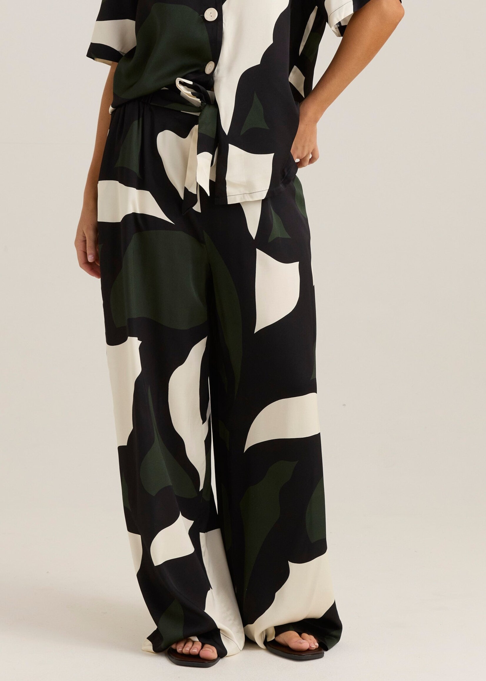 Tarni Satin Pant - Iris Abstract Print Black