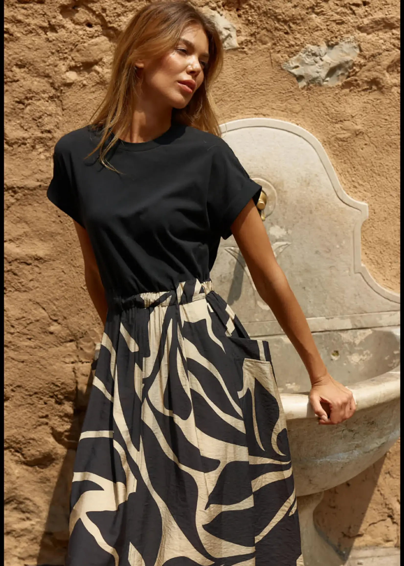 Betty Basic Ayden Dress - Monochrome Floral Neutral