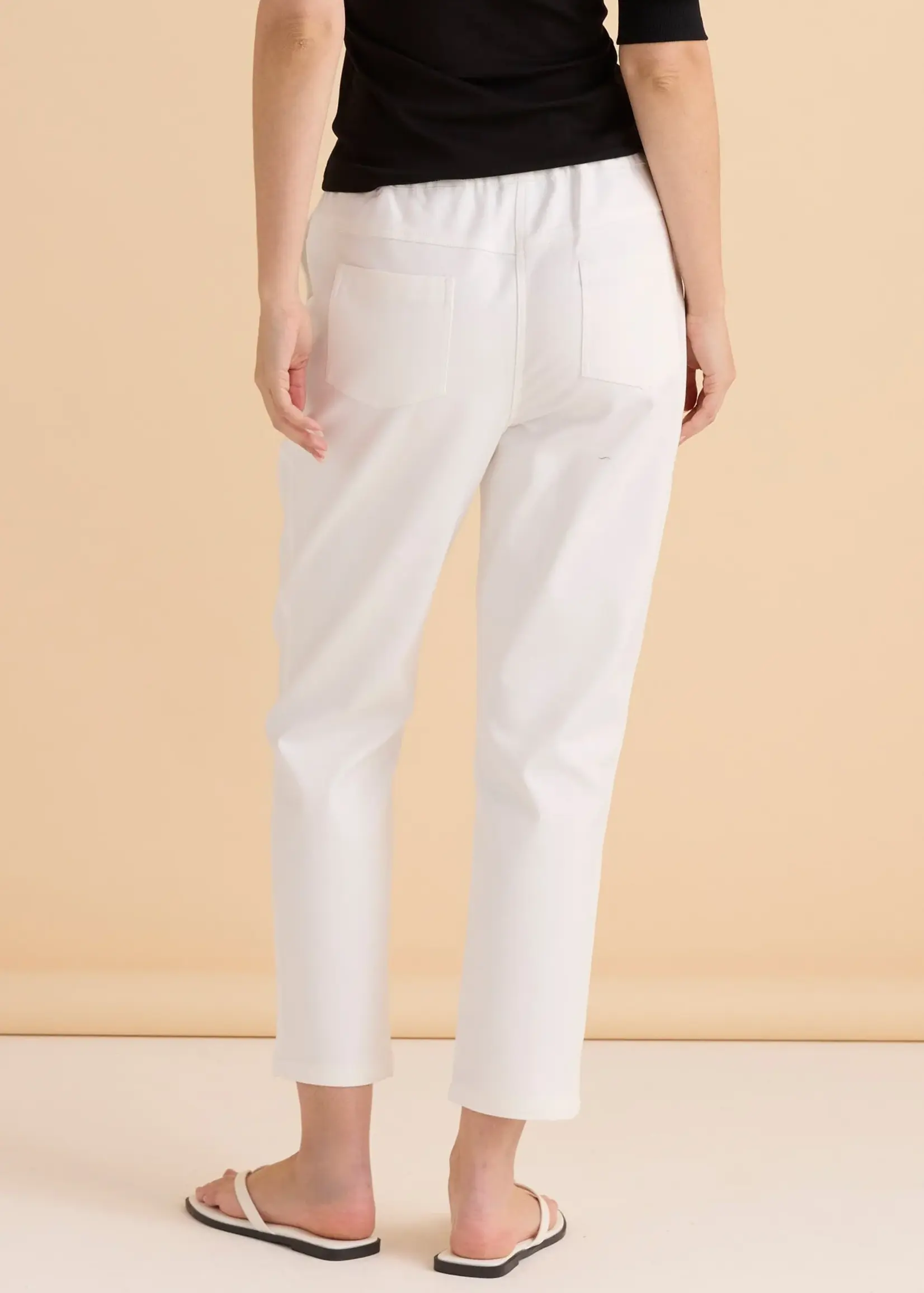 Betty Basic Kenzie Jogger - White