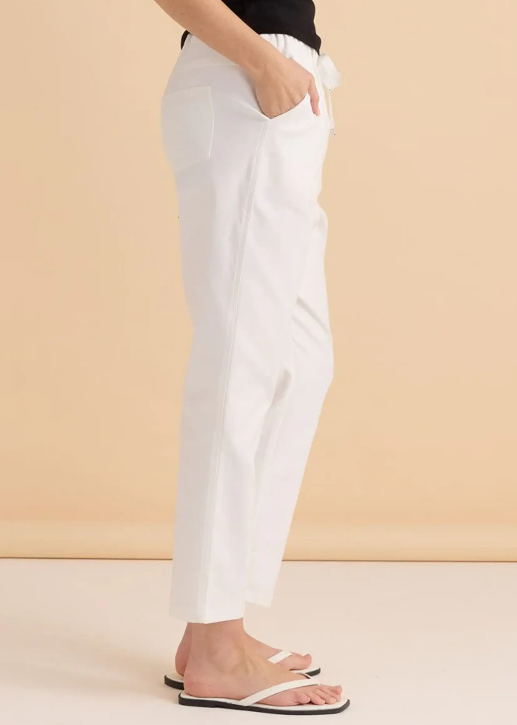 Betty Basic Kenzie Jogger - White